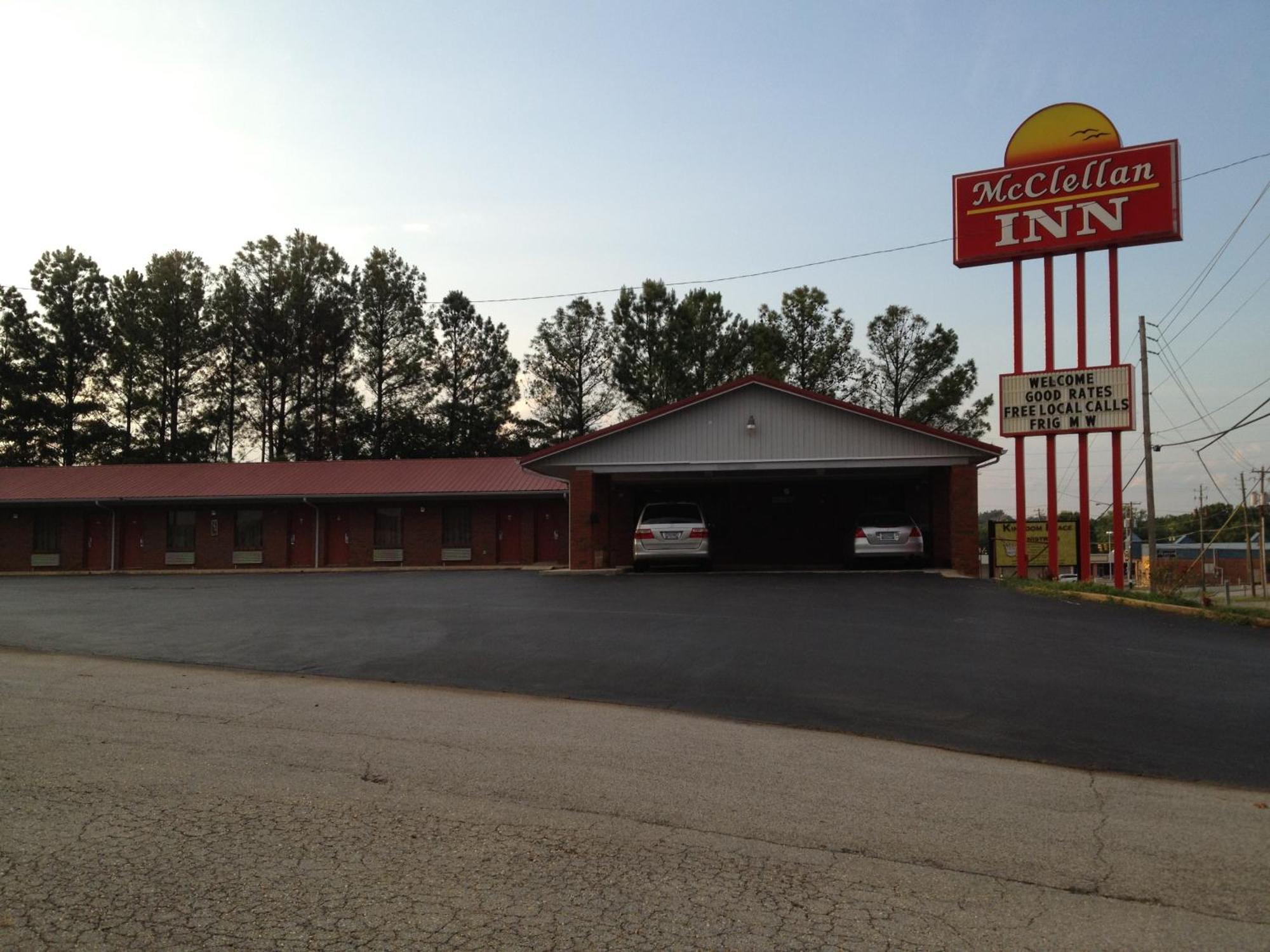 McClellan Inn Anniston Esterno foto